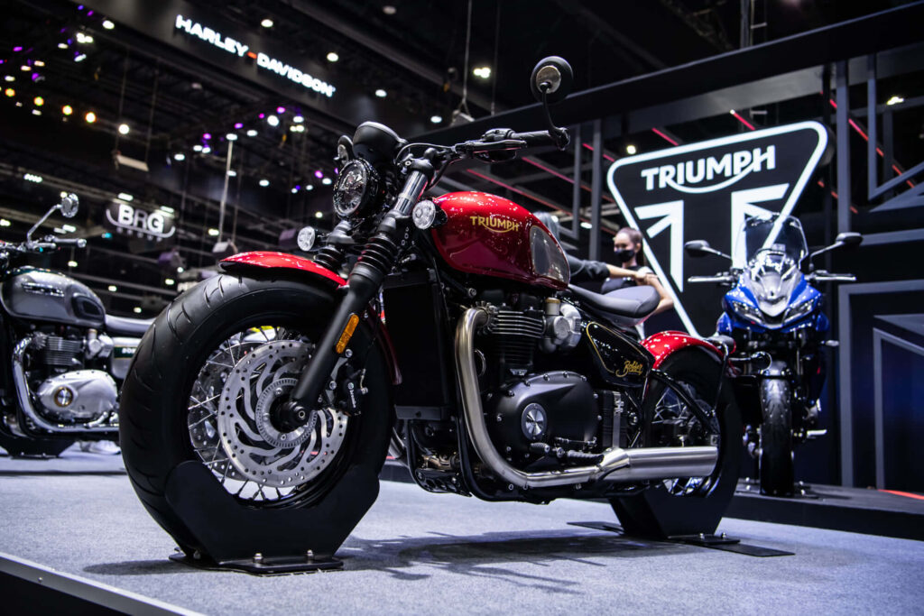 triumph bonneville bobber เบาะซ้อนเป็นที่นิยมในการใช้งาน