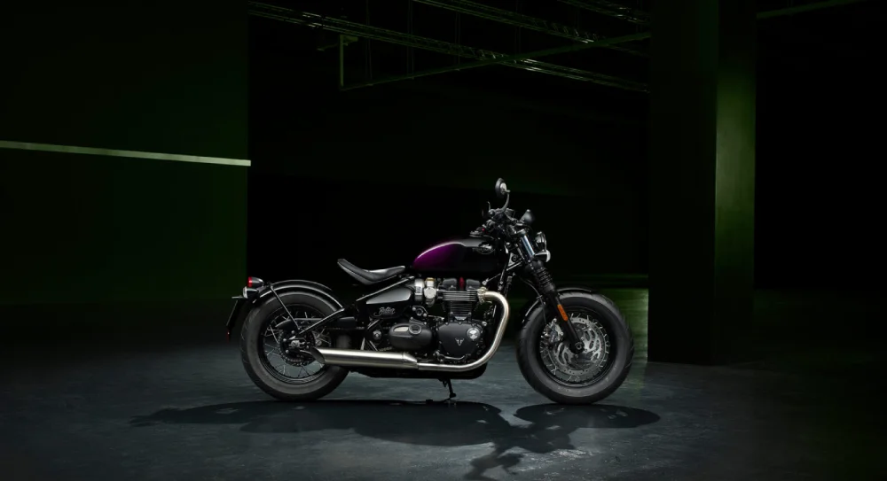 รถ บิ๊กไบค์คันเล็ก triumph รุ่น BONNEVILLE BOBBER PURPLE STEALTH EDITION