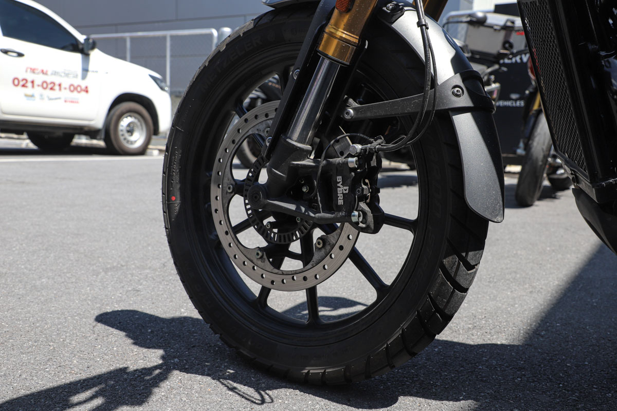 เบรกหน้าของ Triumph Scrambler 400X